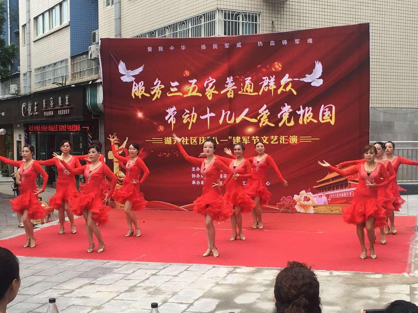 求帮忙解答一下，本人是女的，跟一摩羯男同事挺聊的来，很开心的，但游戏画面
